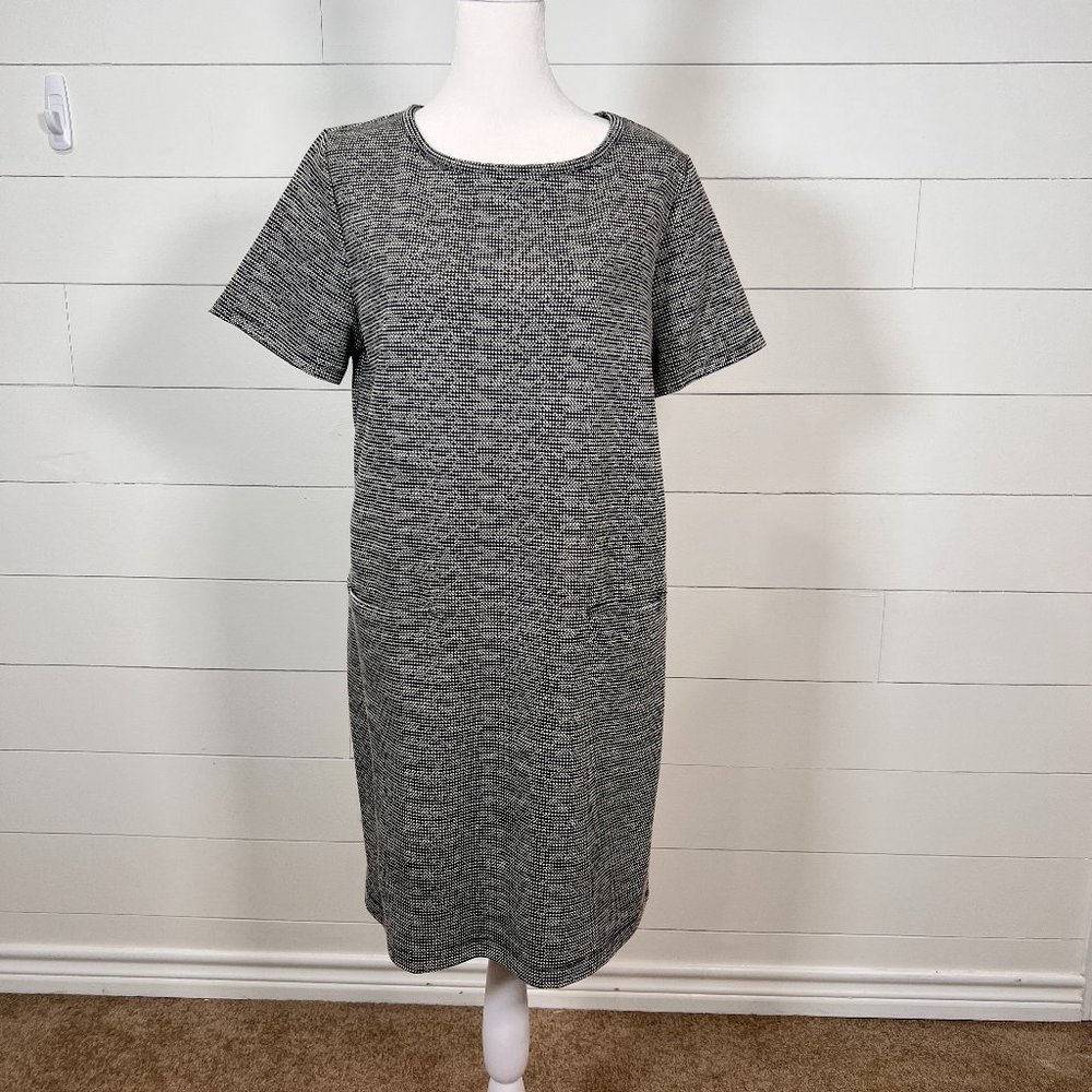 Tahari Short Sleeve Black Gray and White Knit Sheath Dress Size L